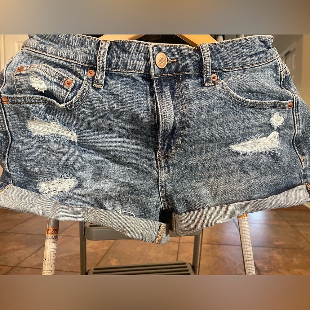 💙cheeky jean shorts‎ distressed ripped size 5